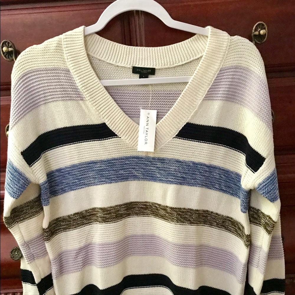 Ann Taylor Sweater size Small